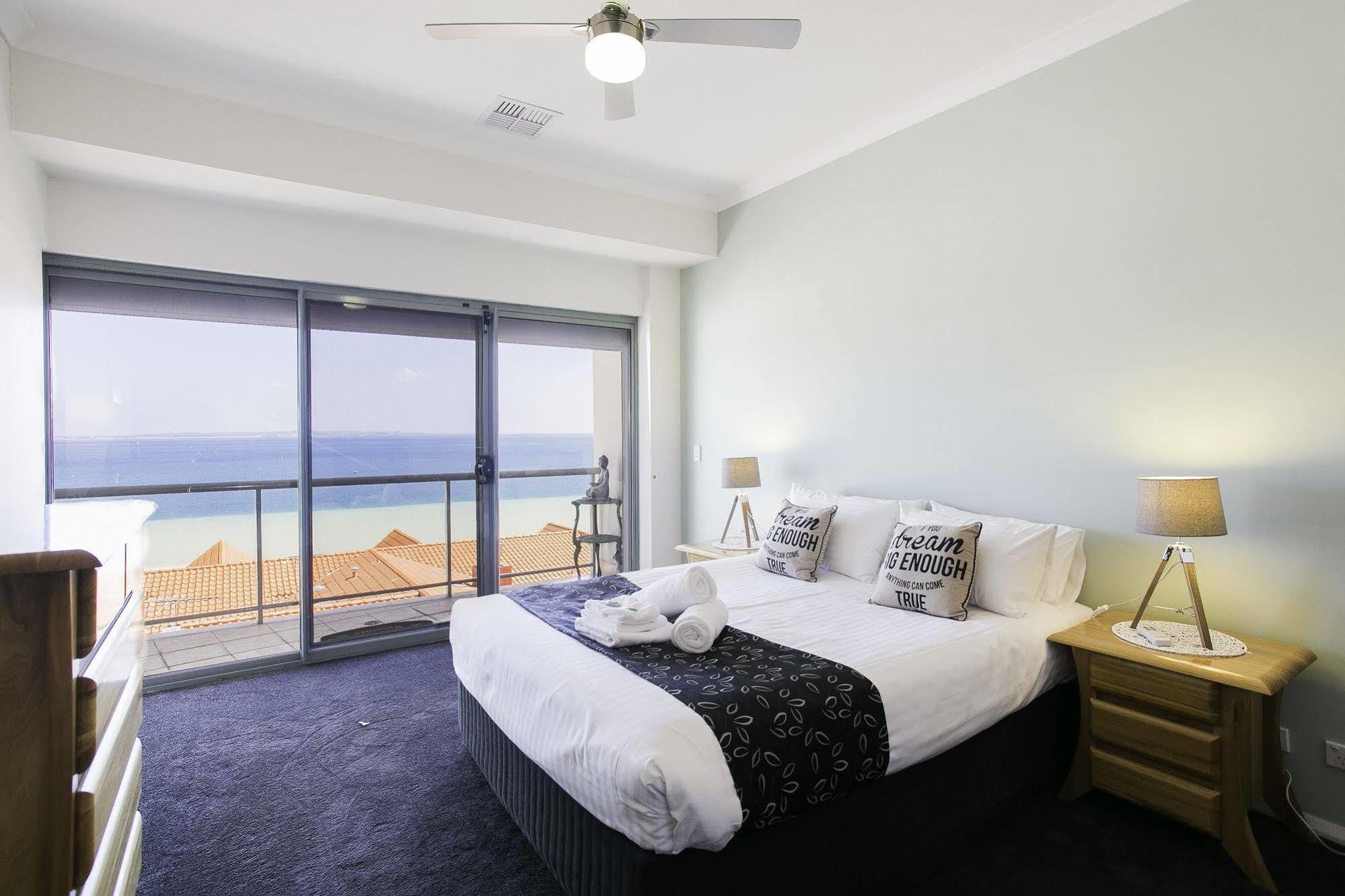 Boardwalk By Rockingham Apartments Luaran gambar